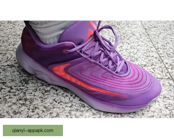 朱朱-沃特金斯夏季发布首款耐克签名球鞋掀热潮