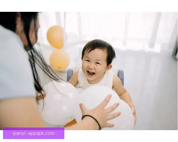 小宝生日快乐 李月汝分享庆祝照 自信微笑为自己干杯被爱环绕 小宝生日快乐 李月汝分享庆祝照 自信微笑为自己干杯被爱环绕